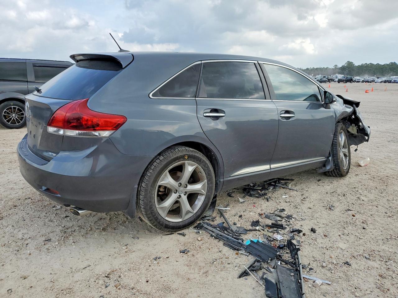 2013 Toyota Venza Limited - Image 3