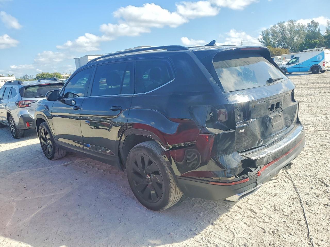 2024 Volkswagen Atlas Se - Image 2