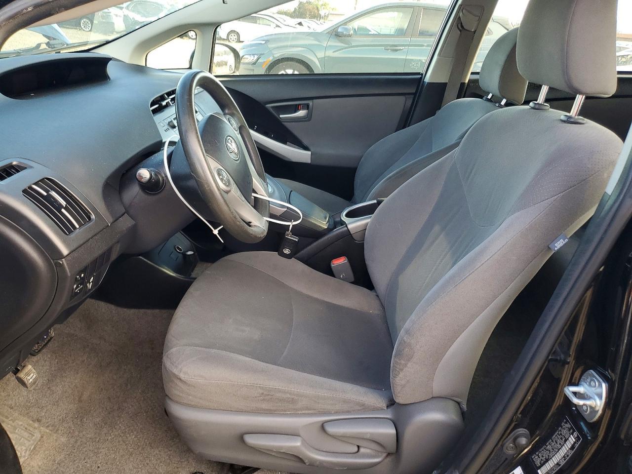 2015 Toyota Prius Two - Фото 7