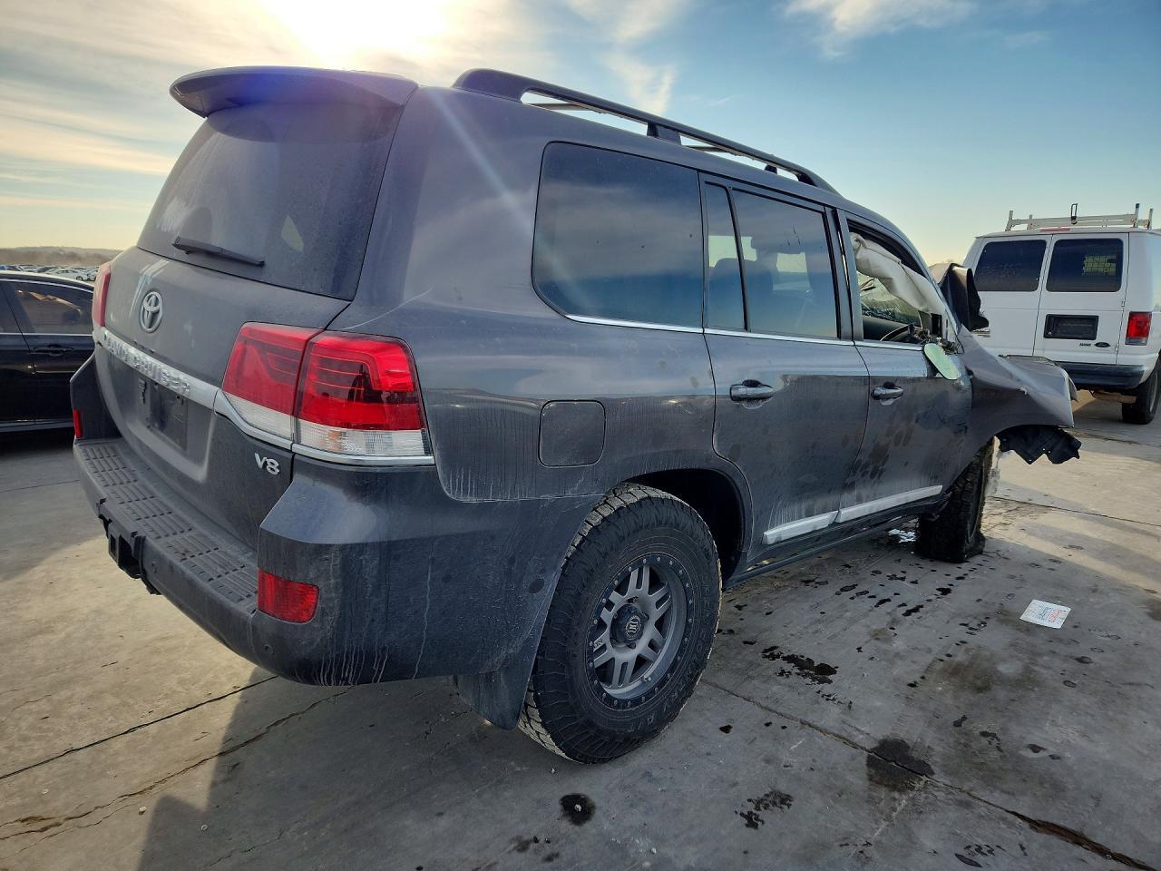 2019 Toyota Land Cruiser Vx-R - Image 3