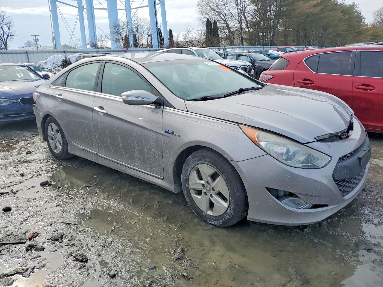 2012 Hyundai Sonata Hybrid Base - Image 4
