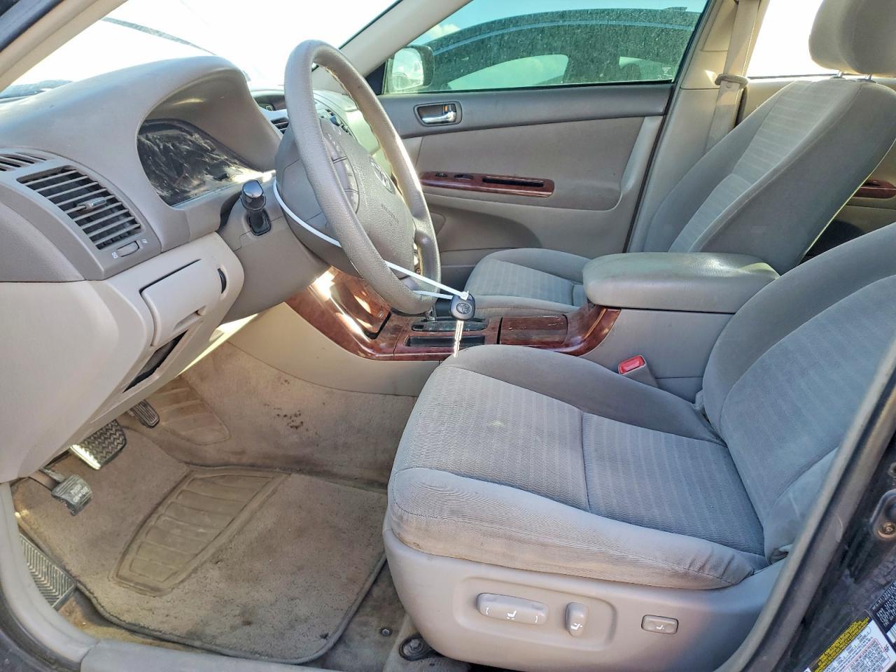 2005 Toyota Camry Le - Image 7