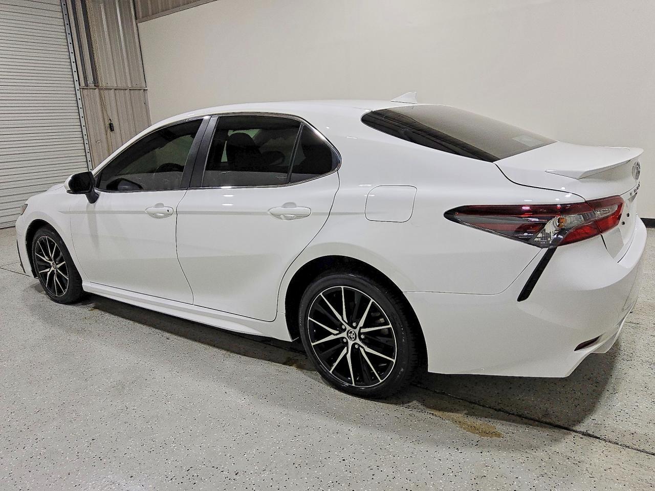 2024 Toyota Camry Se - Image 2