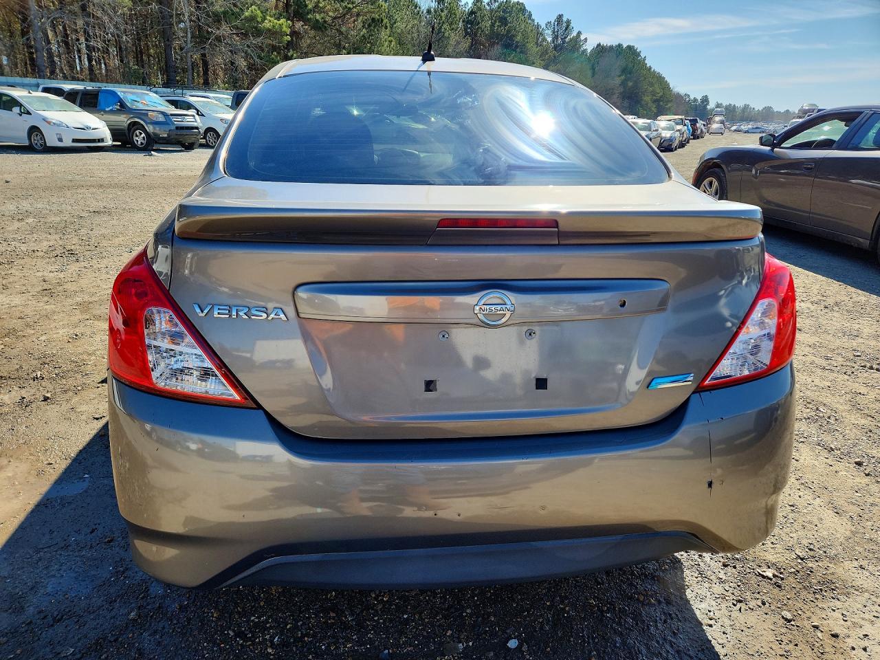 2015 Nissan Versa 1.6 S Plus - Image 6