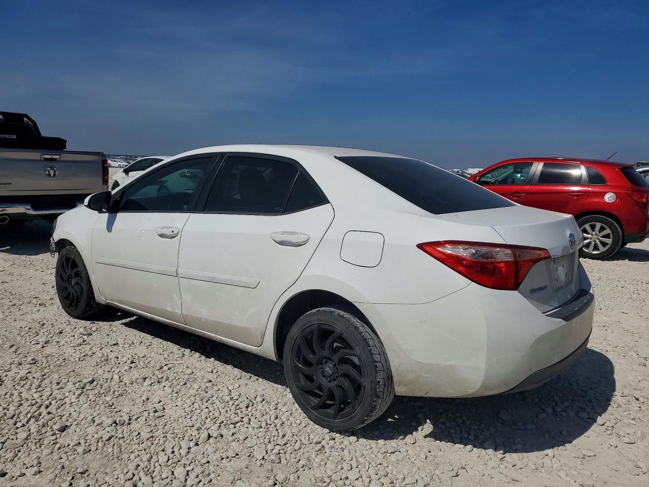 2017 Toyota Corolla Le - Фото 2