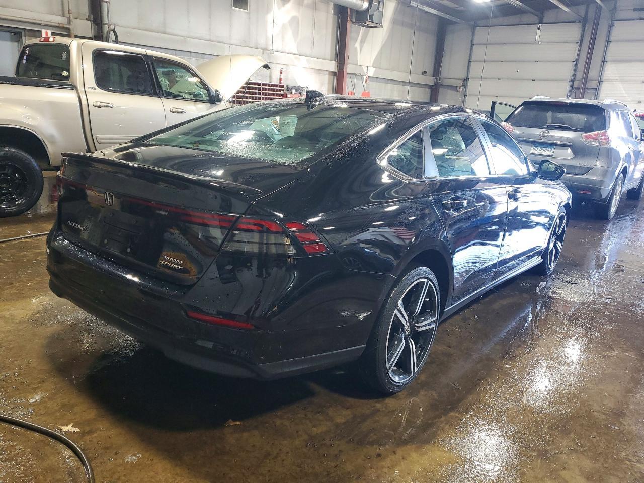 2023 Honda Accord Hybrid Sport - Image 3