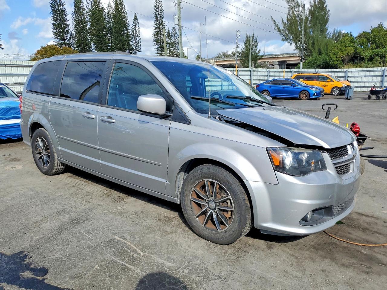 2017 Dodge Grand Caravan Gt - Image 4