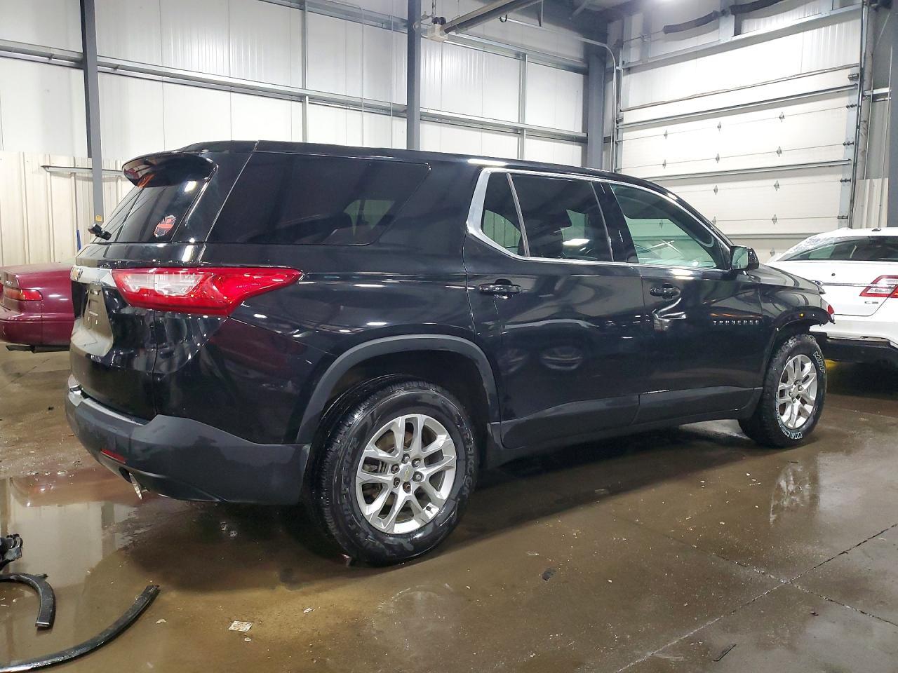 2018 Chevrolet Traverse Ls - Фото 3