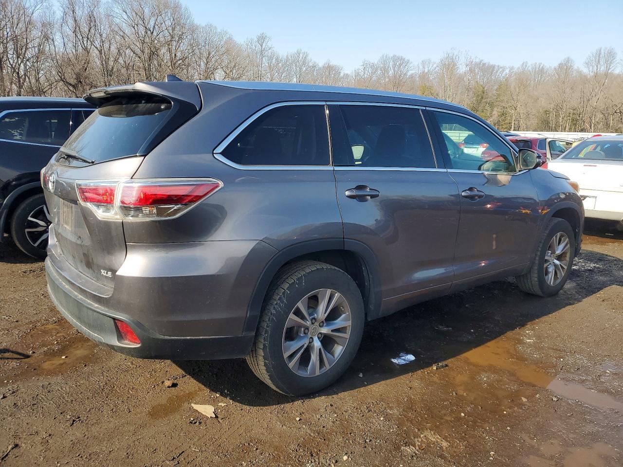 2015 Toyota Highlander Xle - Image 3