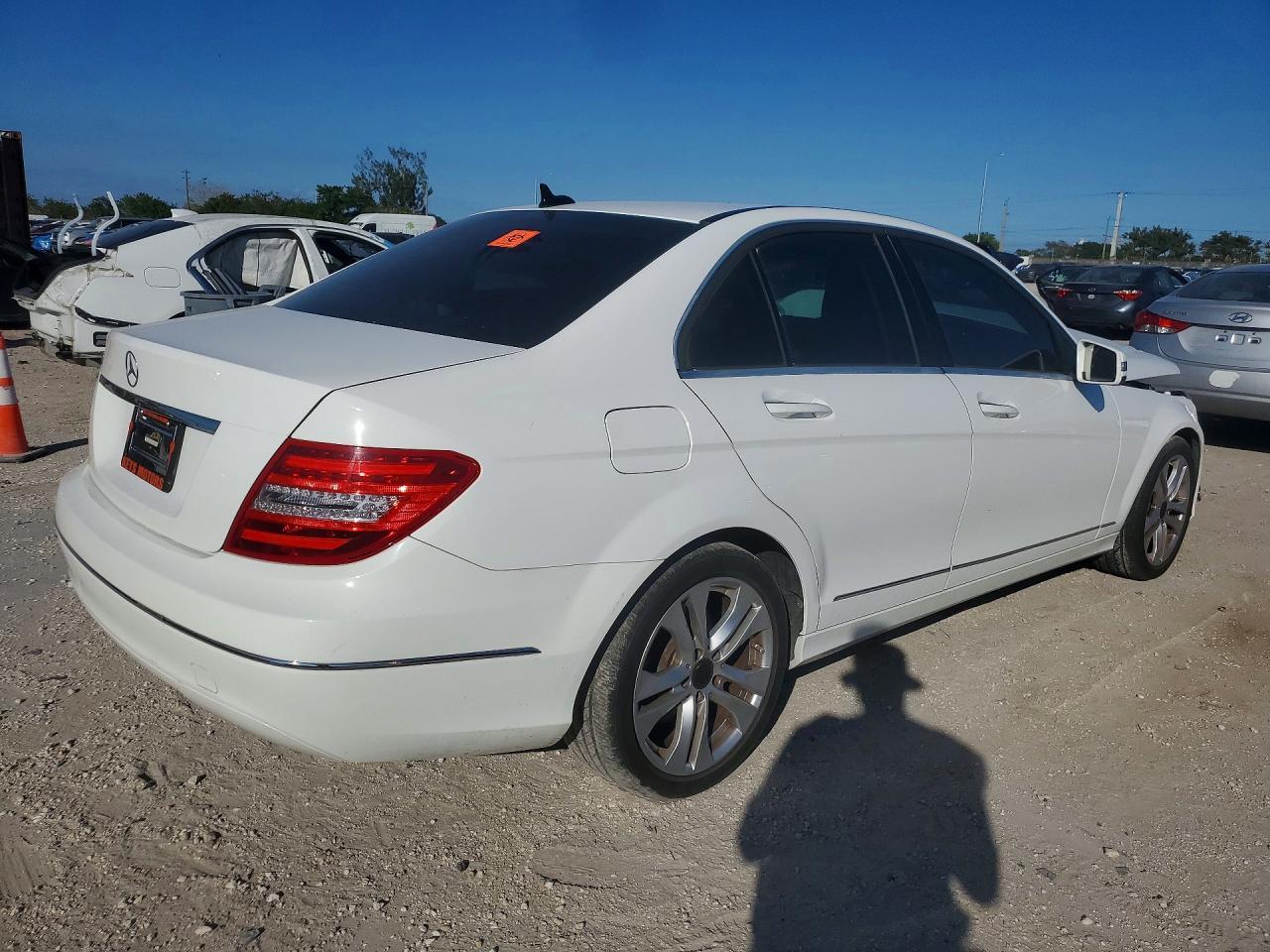 2013 Mercedes-Benz C 250 - Фото 3