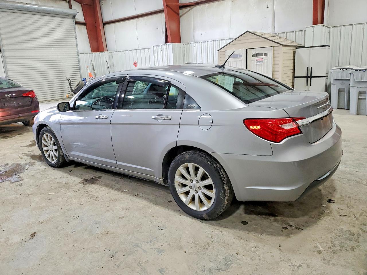 2014 Chrysler 200 Limited - Фото 2