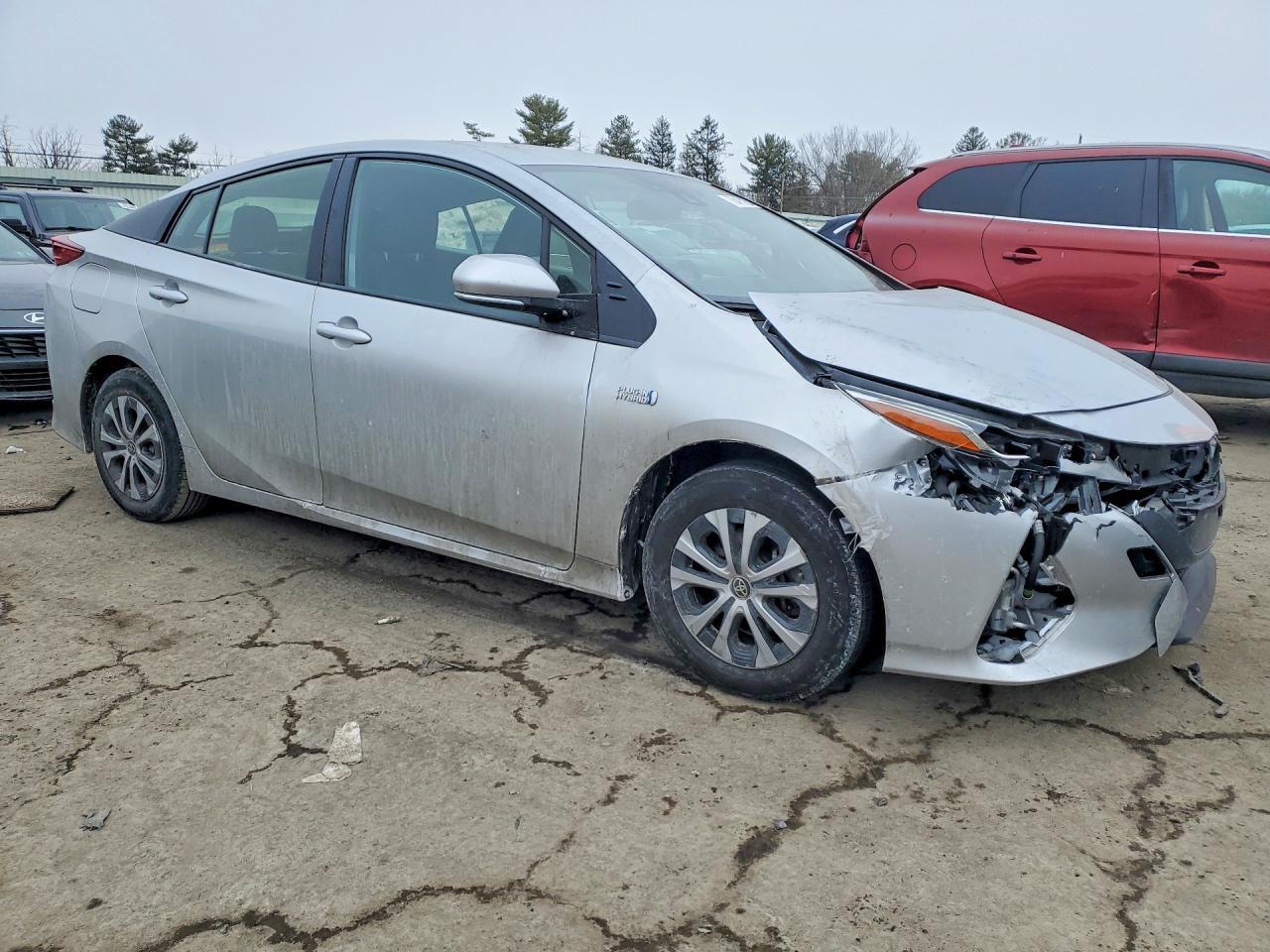 2020 Toyota Prius Prime Le - Фото 4