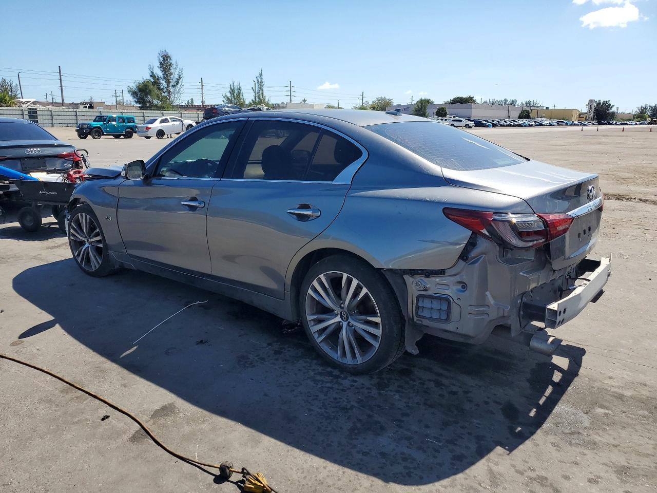 2018 Infiniti Q50 Luxe - Фото 2