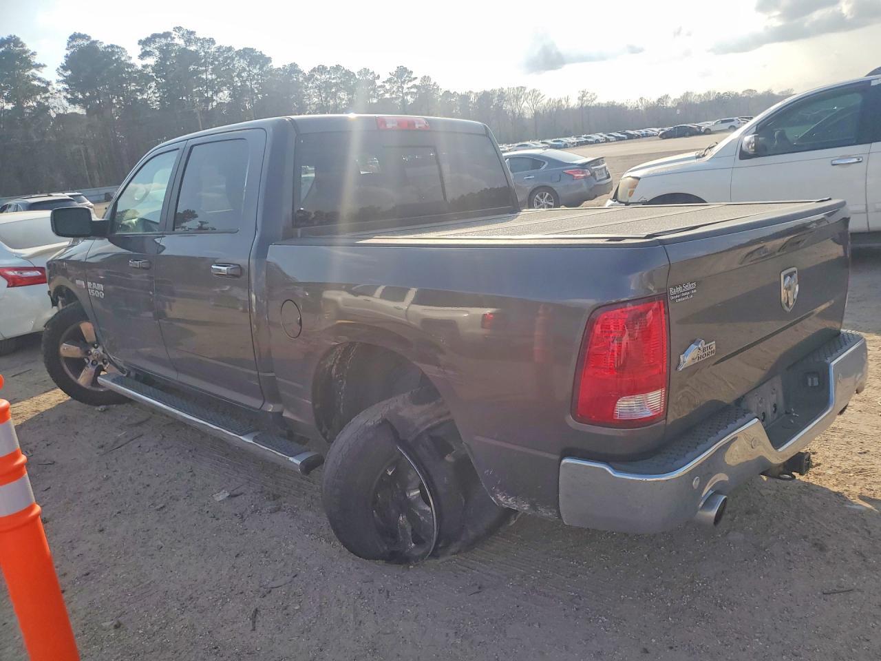 2016 Ram Trucks 1500 Slt - Фото 2