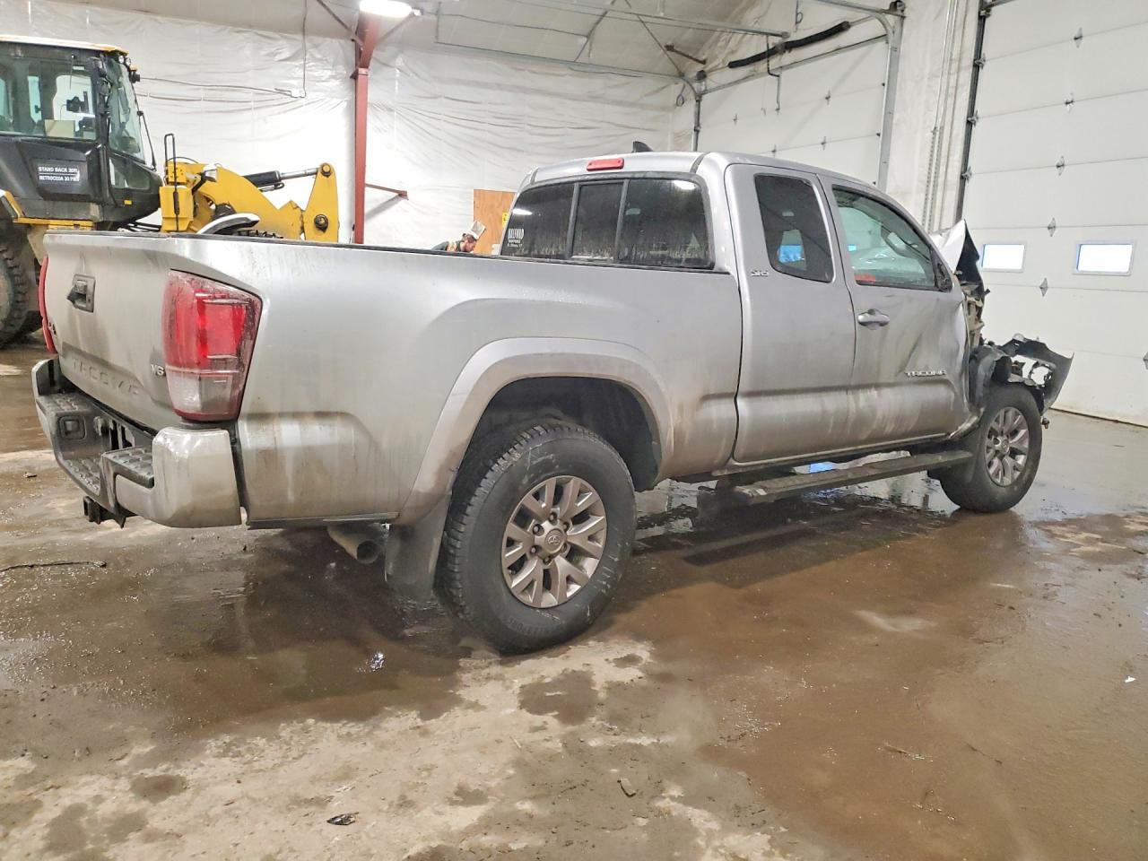 2018 Toyota Tacoma Sr5 V6 - Image 3