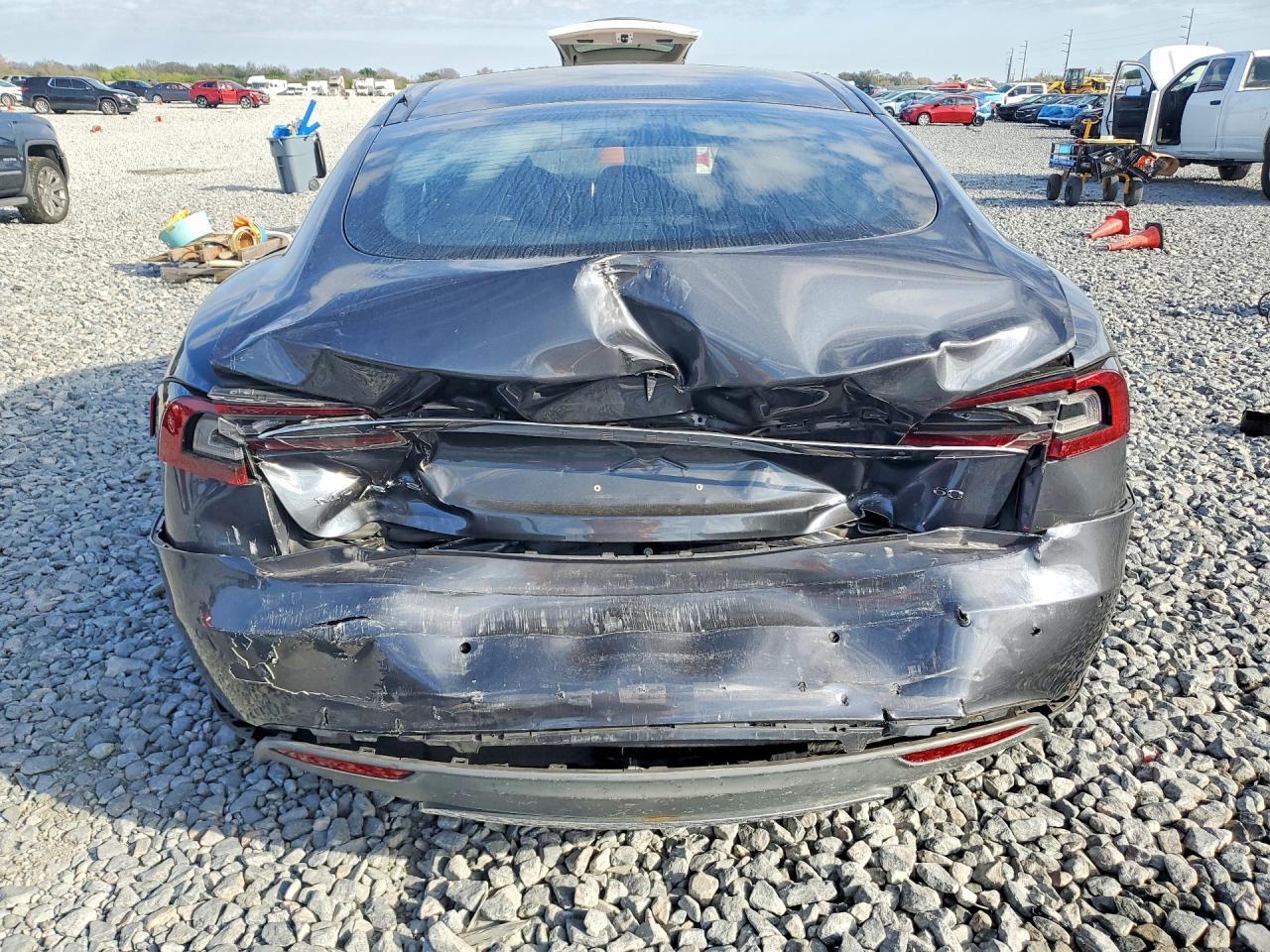 2015 Tesla Model S 60 - Image 6