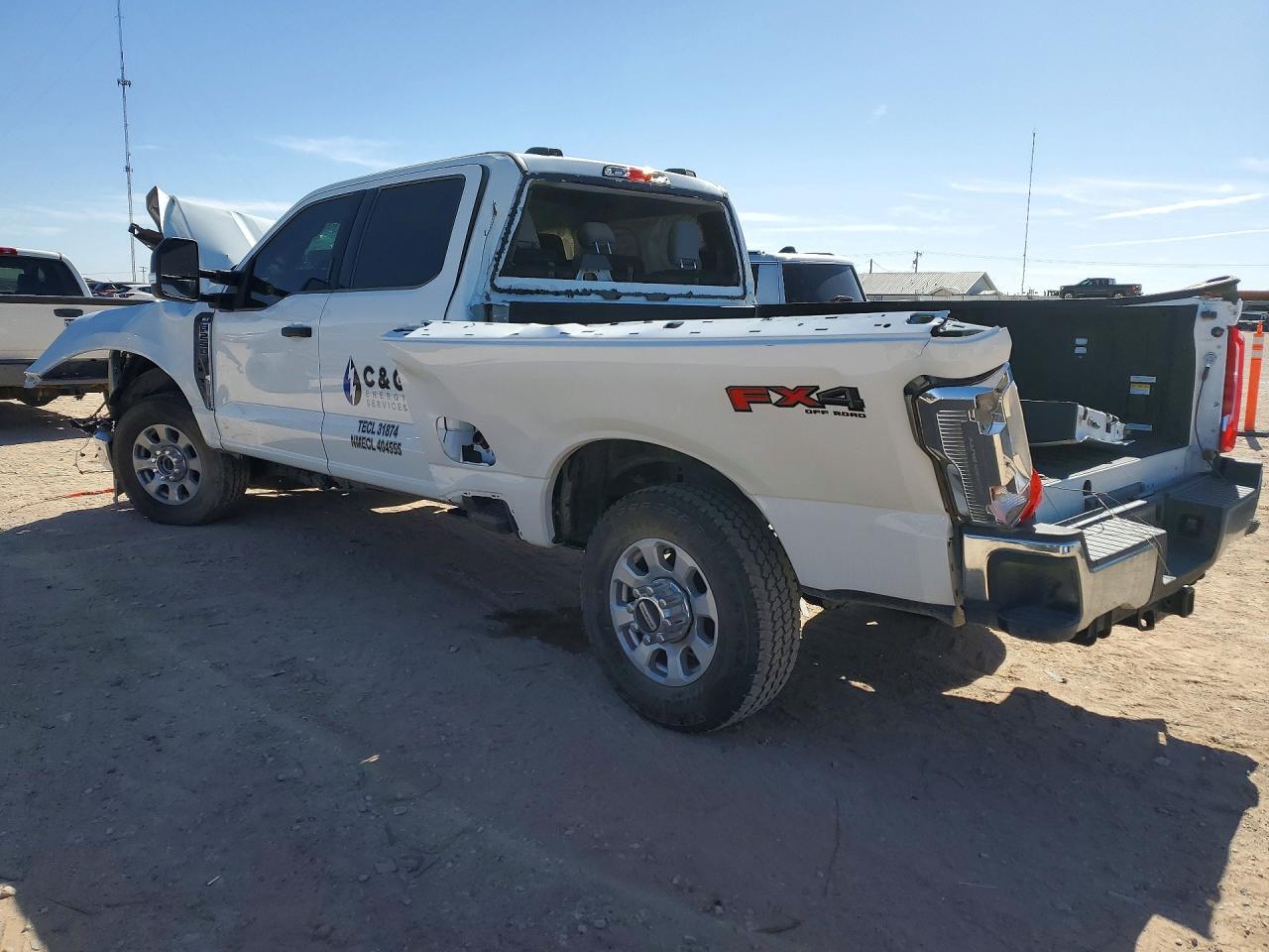 2024 Ford F250 Super Duty - Фото 2