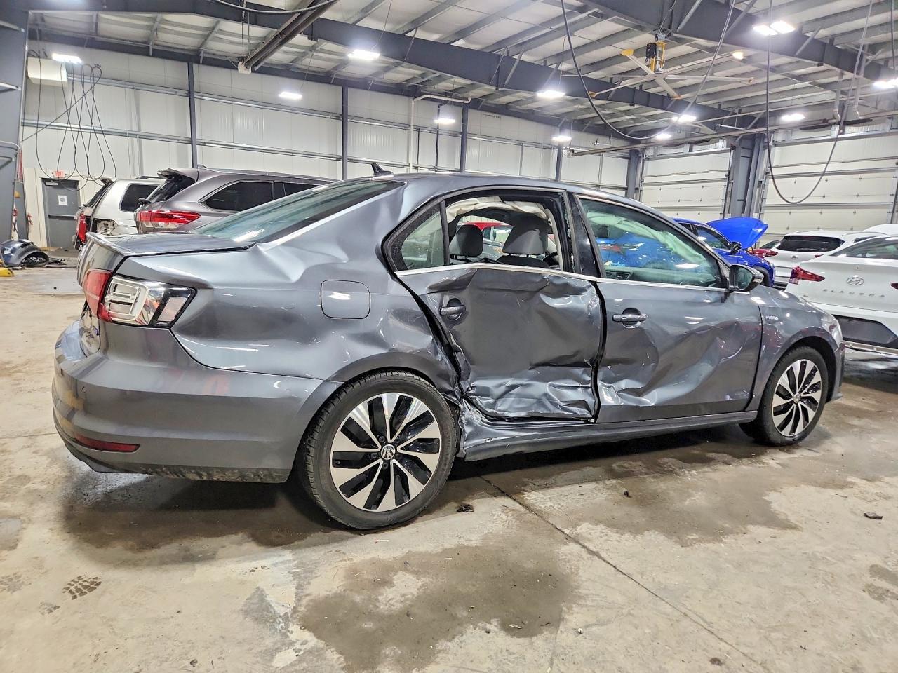 2015 Volkswagen Jetta Hybrid - Image 3