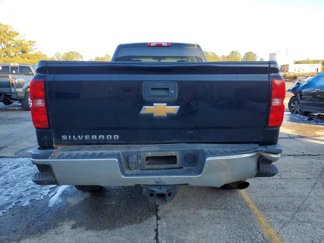 2018 Chevrolet Silverado K2500 Heavy Duty - Image 6