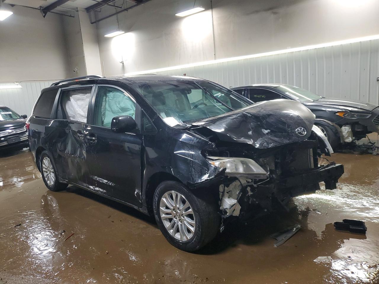 2016 Toyota Sienna Xle 8-Passenger - Фото 4