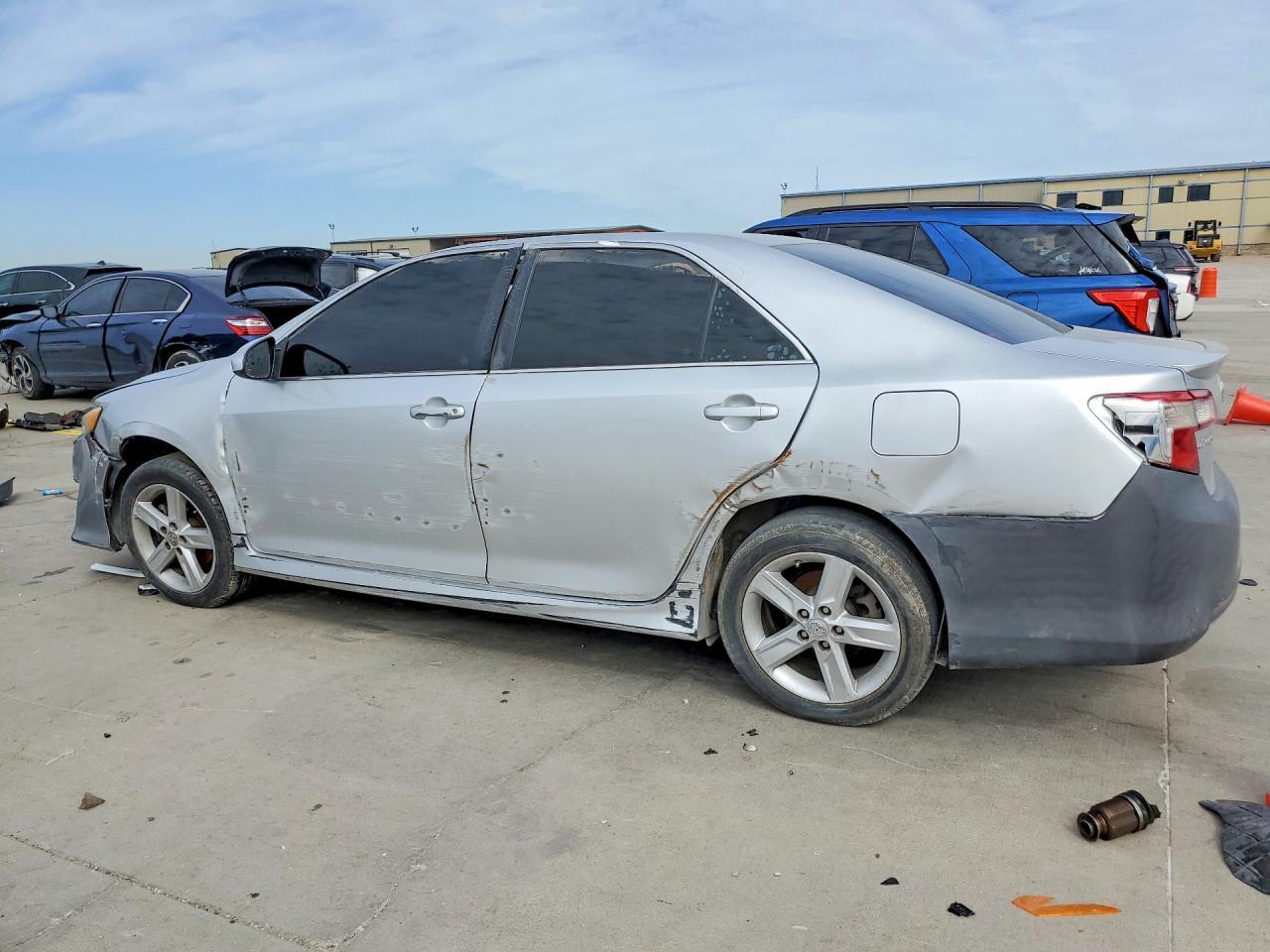 2013 Toyota Camry L - Фото 2