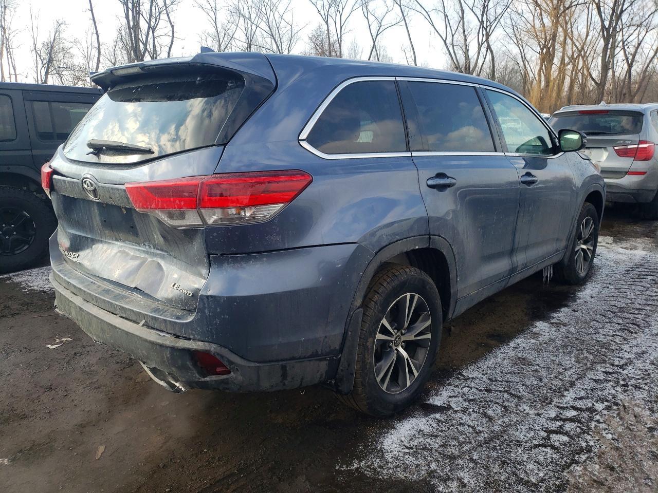 2018 Toyota Highlander Le Plus - Фото 3