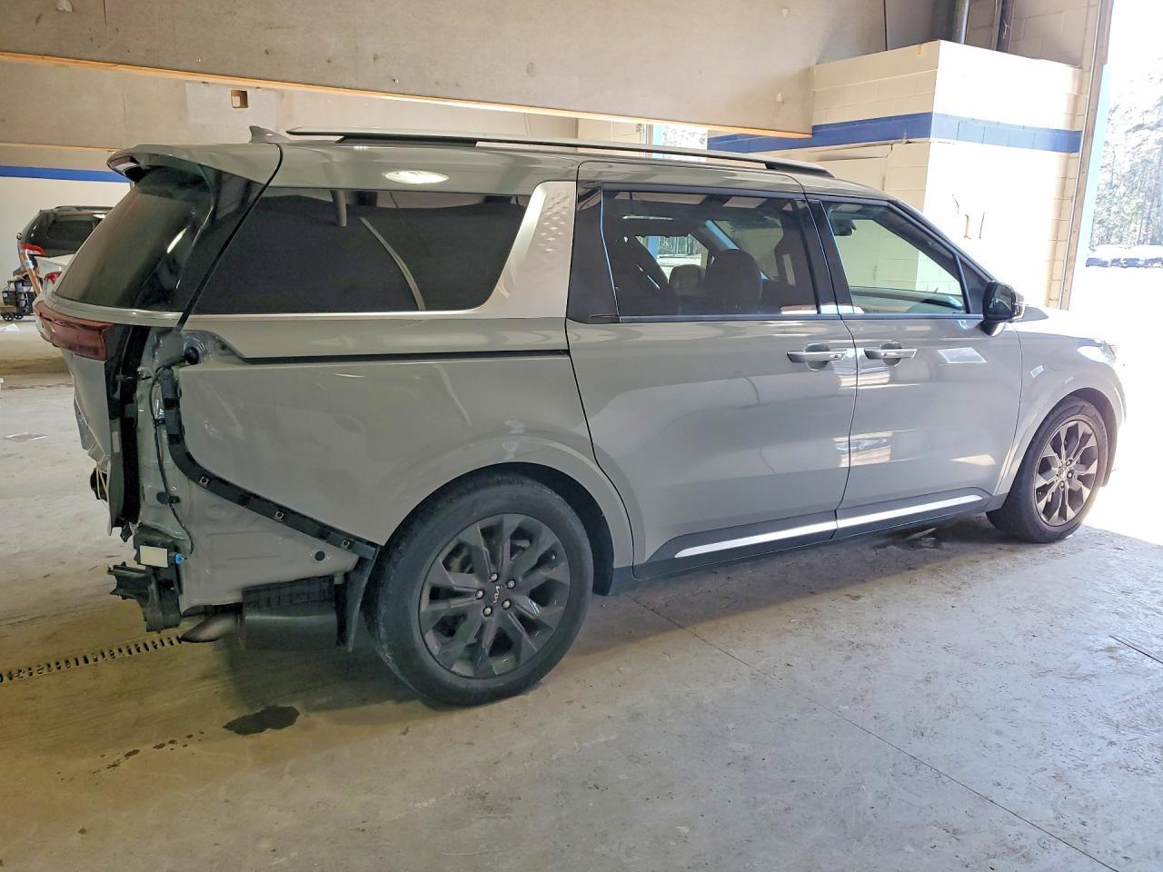 2022 Kia Carnival Sx Prestige - Image 3