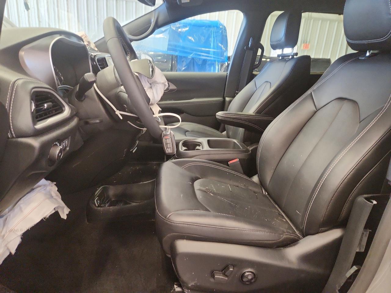 2025 Chrysler Pacifica Select - Image 7