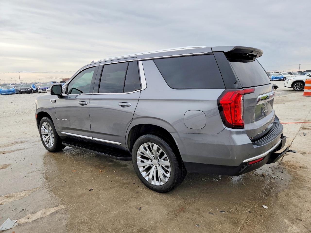 2021 GMC Yukon Slt - Image 2