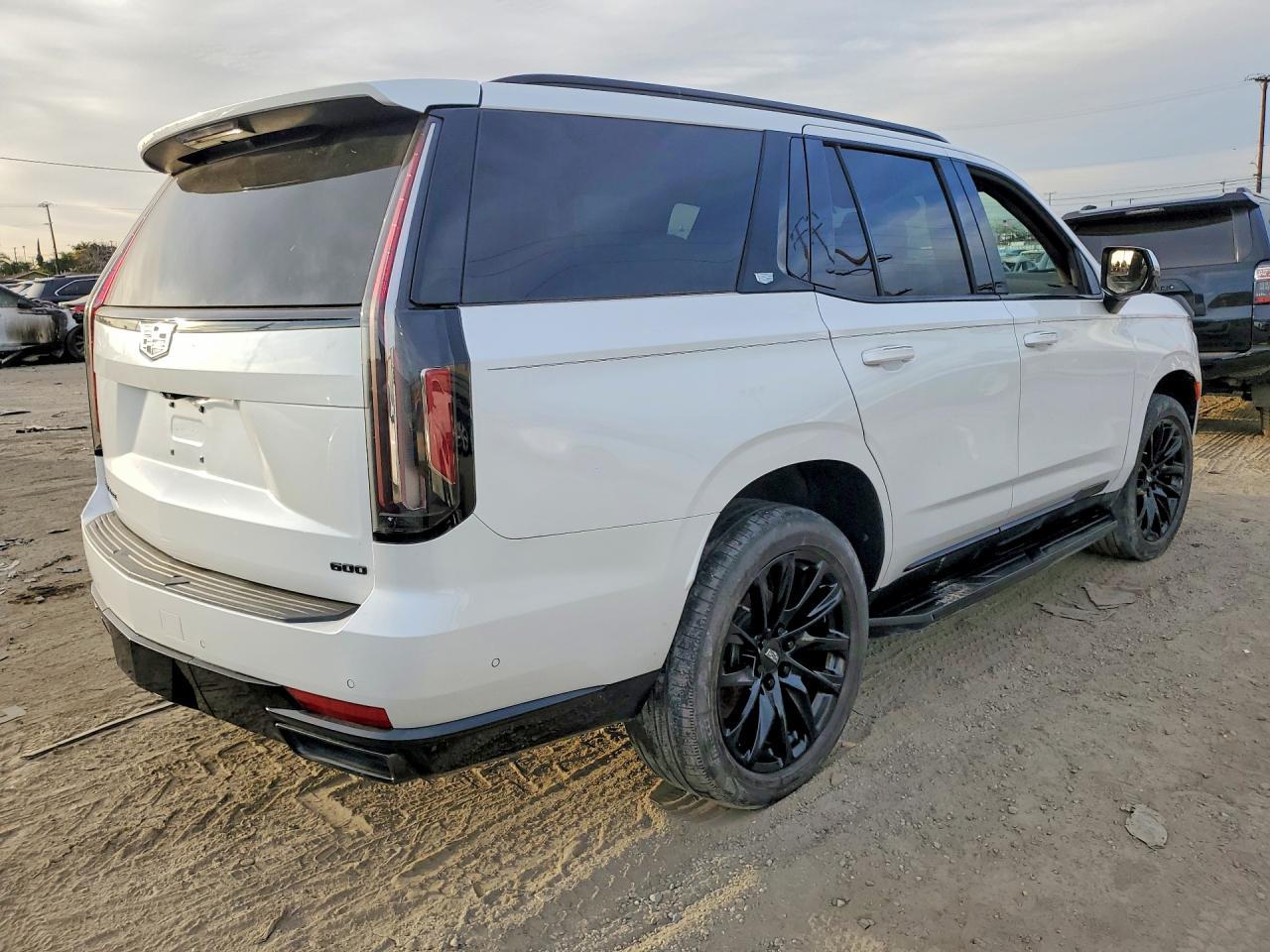 2021 Cadillac Escalade Sport - Фото 3