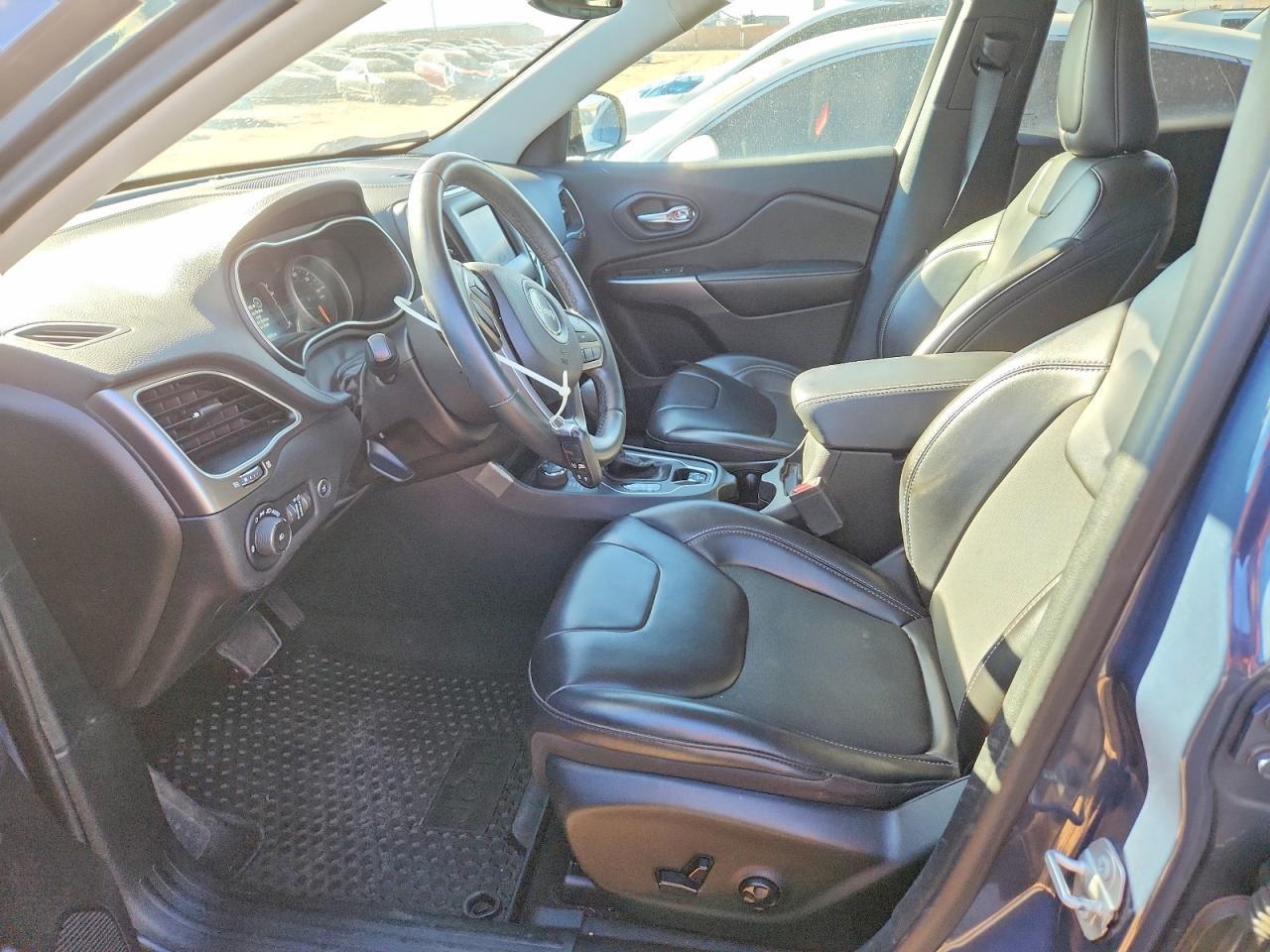 2019 Jeep Cherokee Latitude Plus - Image 7