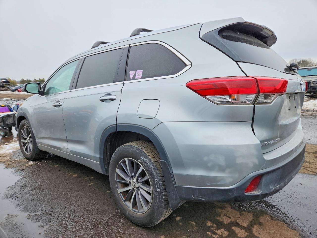 2017 Toyota Highlander Se - Image 2