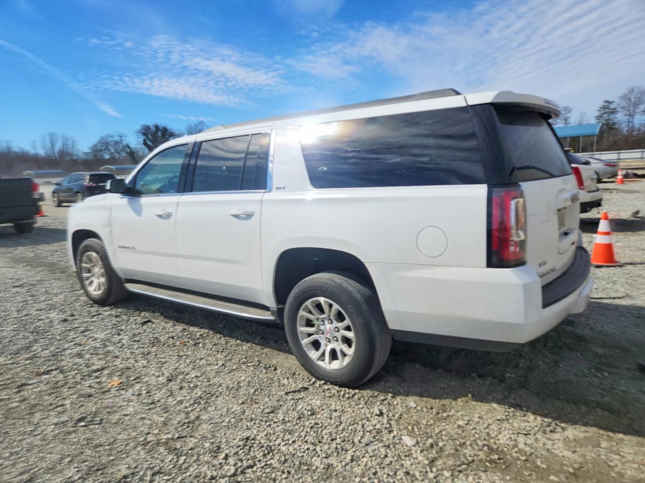 2018 GMC Yukon Xl C1500 Slt - Image 2