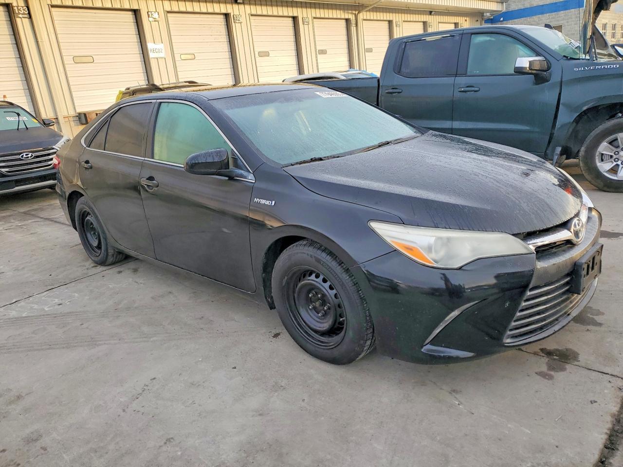 2015 Toyota Camry Hybrid Le - Image 4