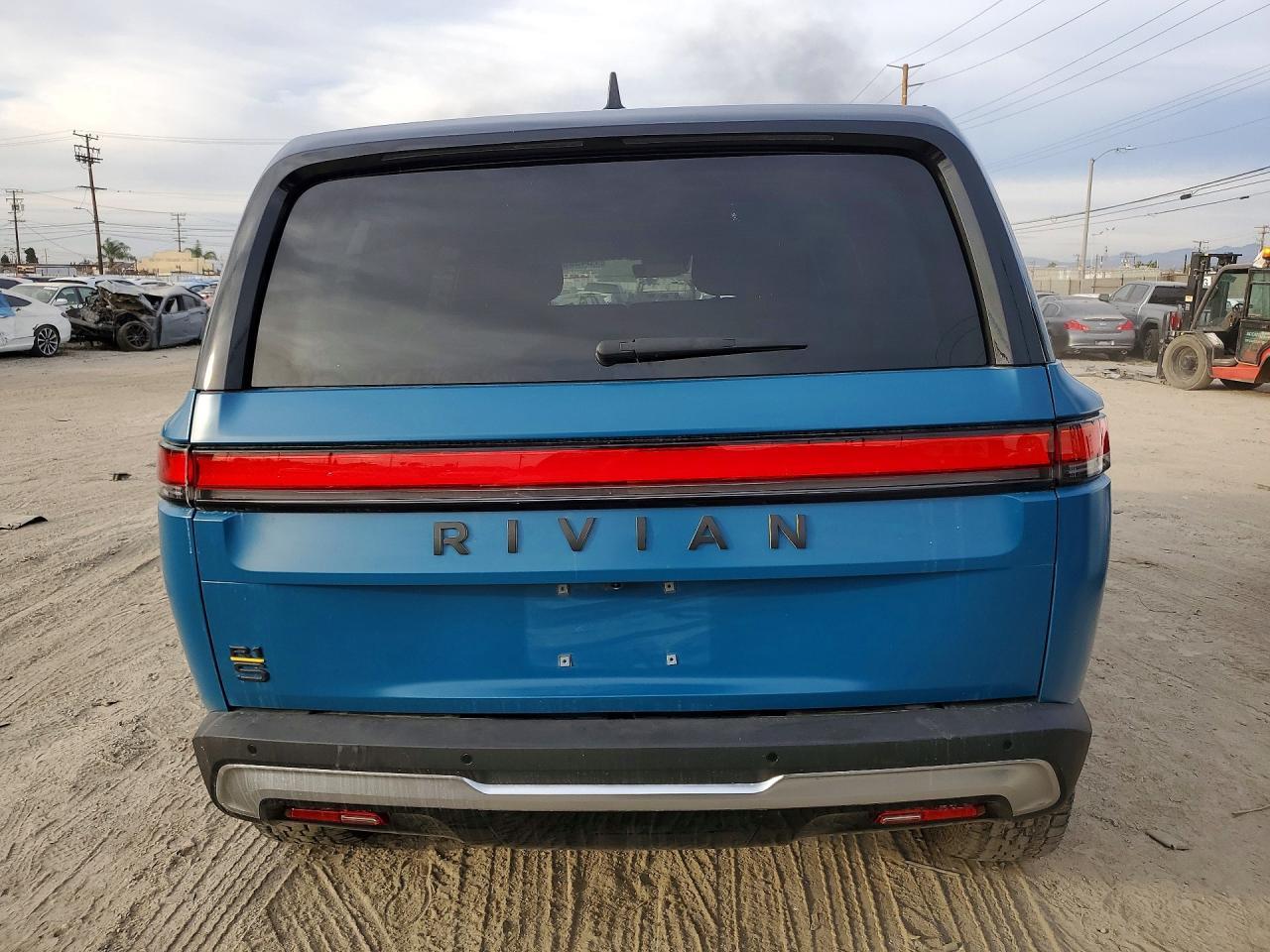 2023 Rivian R1S Adventure - Фото 6