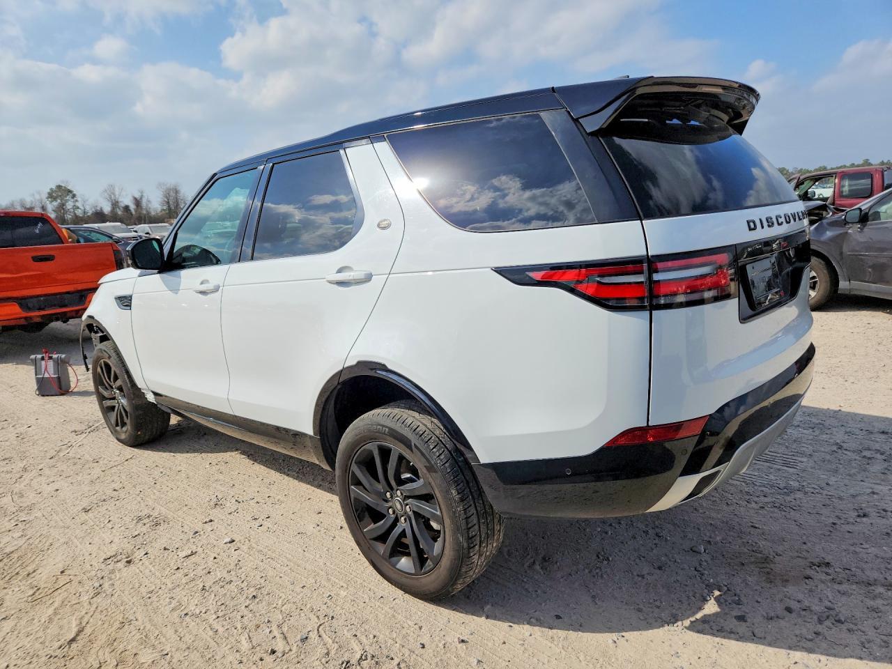 2020 Land Rover Discovery Landmark - Image 2
