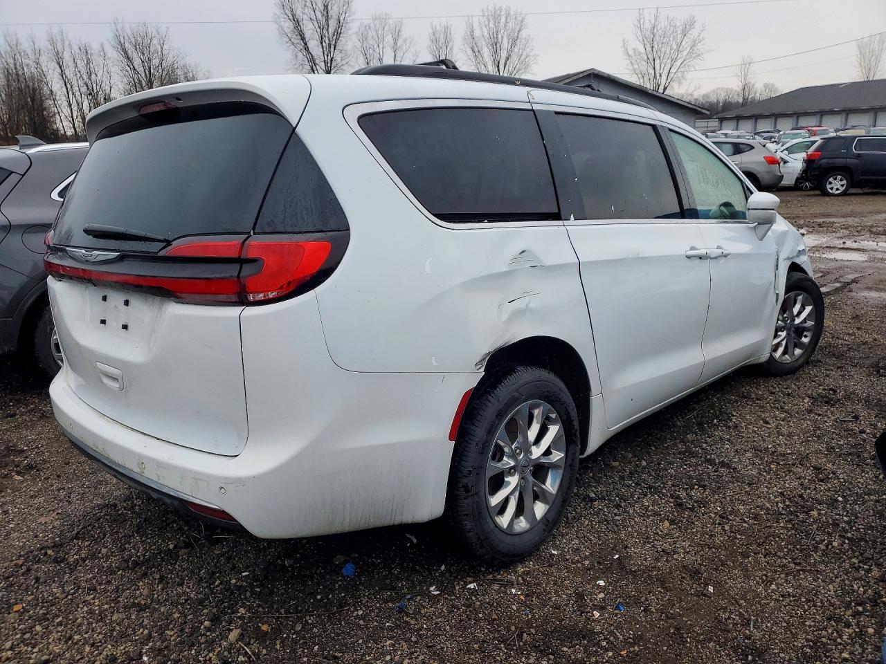 2022 Chrysler Pacifica Touring L - Фото 3
