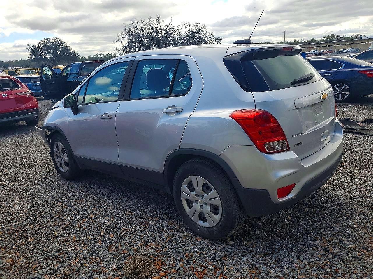 2019 Chevrolet Trax Ls - Image 2