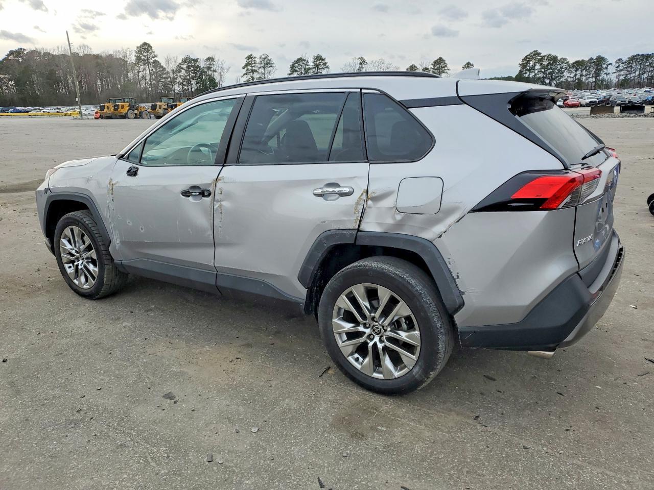 2021 Toyota Rav4 Limited - Фото 2