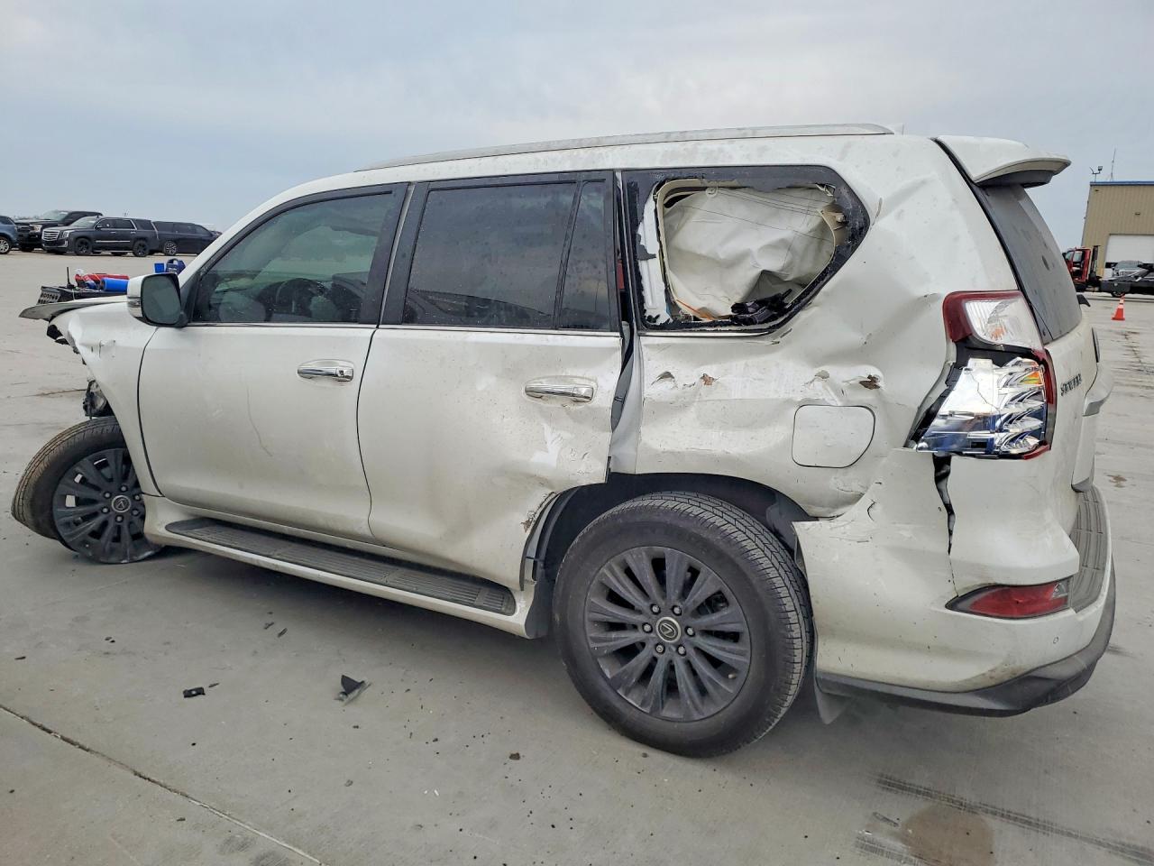 2022 Lexus Gx 460 - Image 2