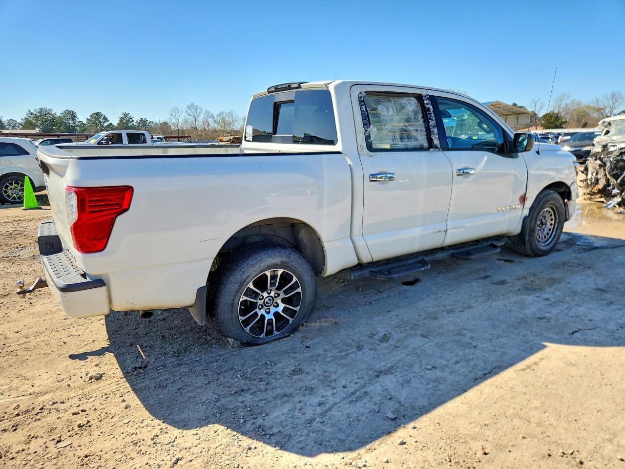 2021 Nissan Titan Sv 4Wd 5.6L V8 Crew Cab - Фото 3