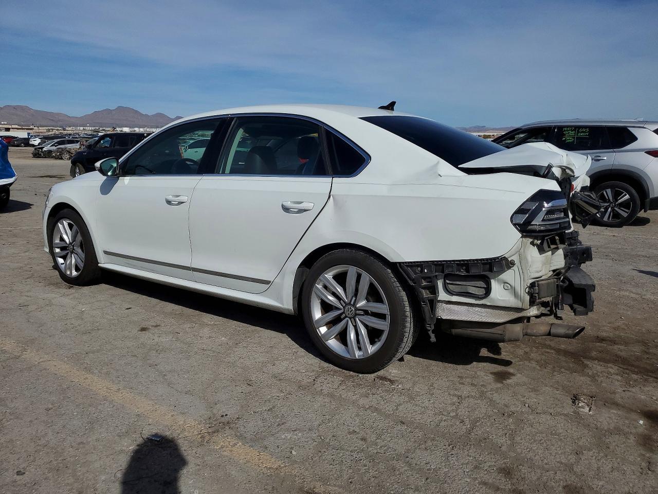 2017 Volkswagen Passat Se - Фото 2