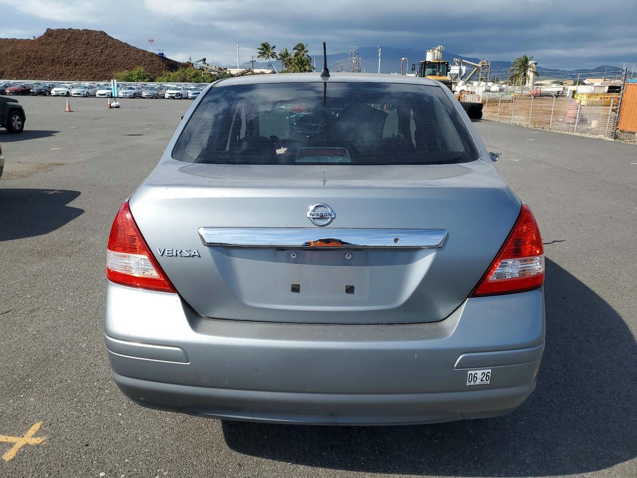 2010 Nissan Versa 1.8 S - Image 6