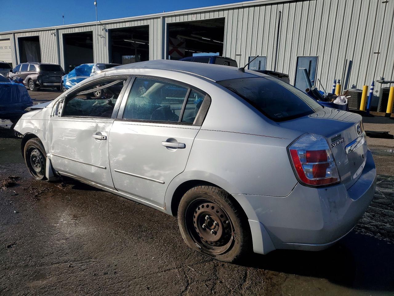 2010 Nissan Sentra 2.0 - Image 2