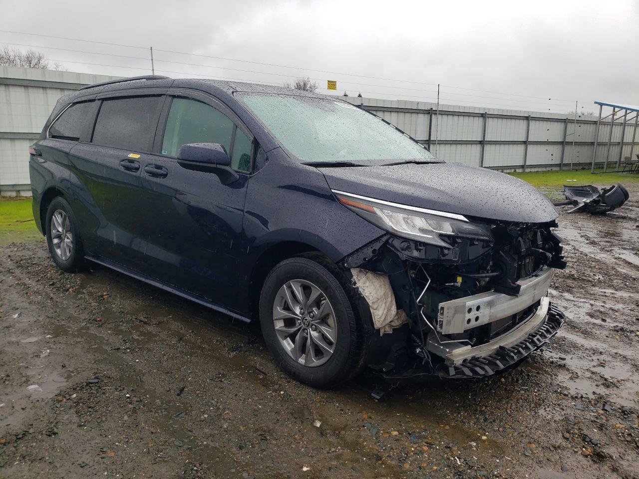 2022 Toyota Sienna Le - Фото 4