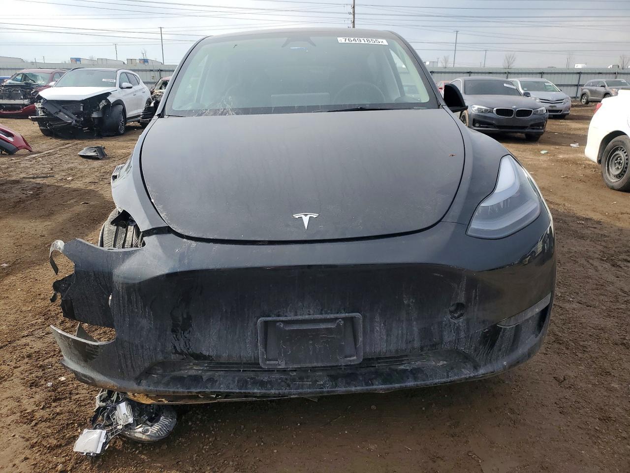 2025 Tesla Model Y - Фото 5