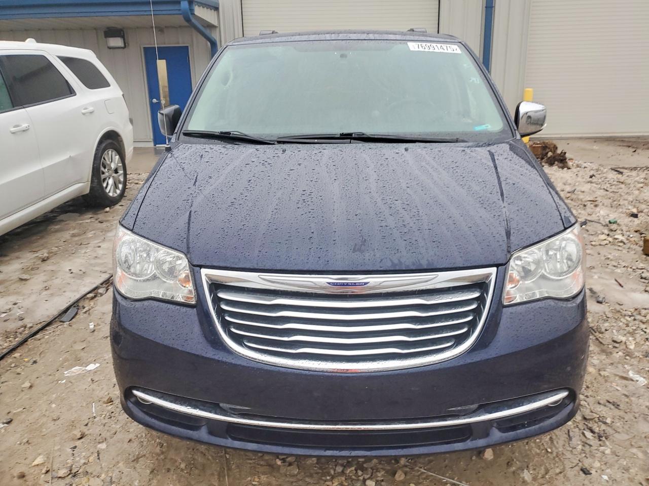 2016 Chrysler Town & Country Touring L - Фото 5
