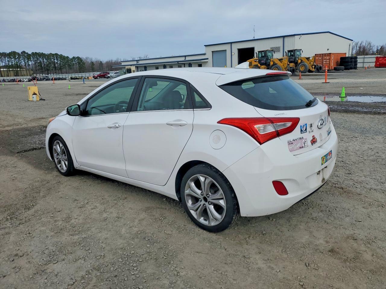 2014 Hyundai Elantra Gt - Image 2