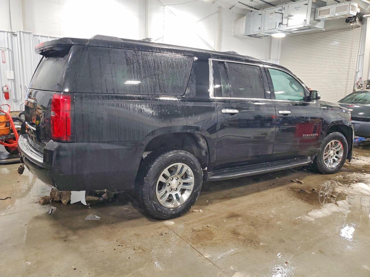 2018 Chevrolet Suburban K1500 - Фото 3