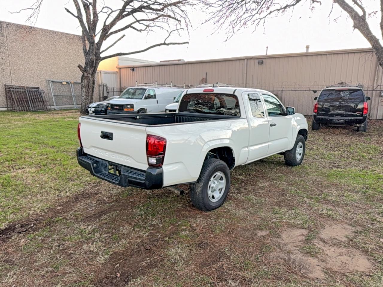 2021 Toyt Tacoma Acc White - Фото 4